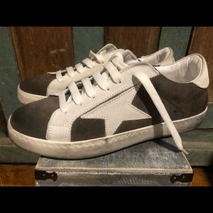 Emozioni Italian Leather and Suade Sz38 Golden Goose Inspired Sneaker with Star